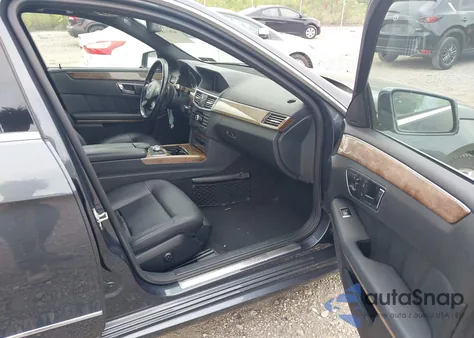 2011 Mercedes-Benz E 350 4Matic z USA, uszkodzony, nr VIN WDDHF8HB7BA435767